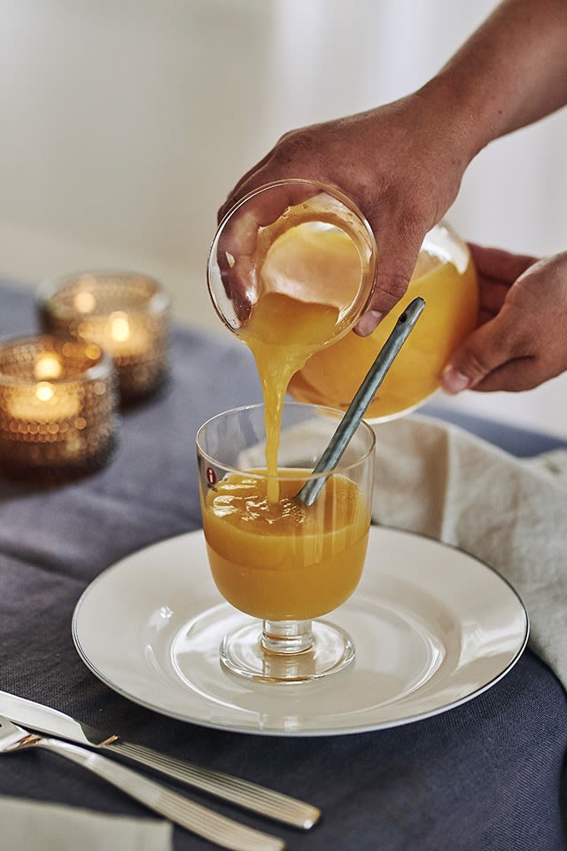 Lempi glas från Iittala är perfekt att duka med till vardags och passar både för apelsinjuice, vatten och andra måltidsdrycker.