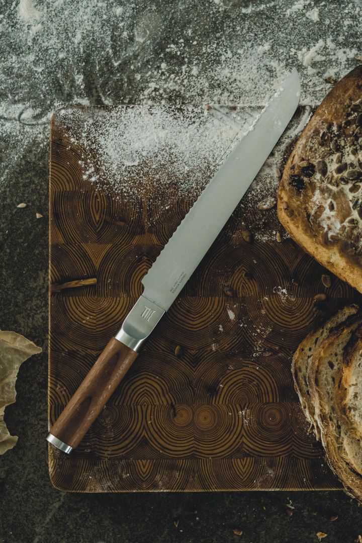 Norden brödkniv med elegant träskaft från Fiskars.