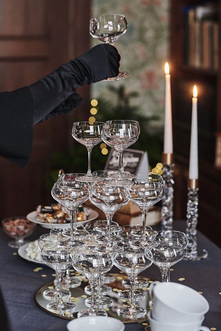 Champagnetorn till nyår med glas från Orrefors & Spiegelau skapar stämning på nyårsfesten. 